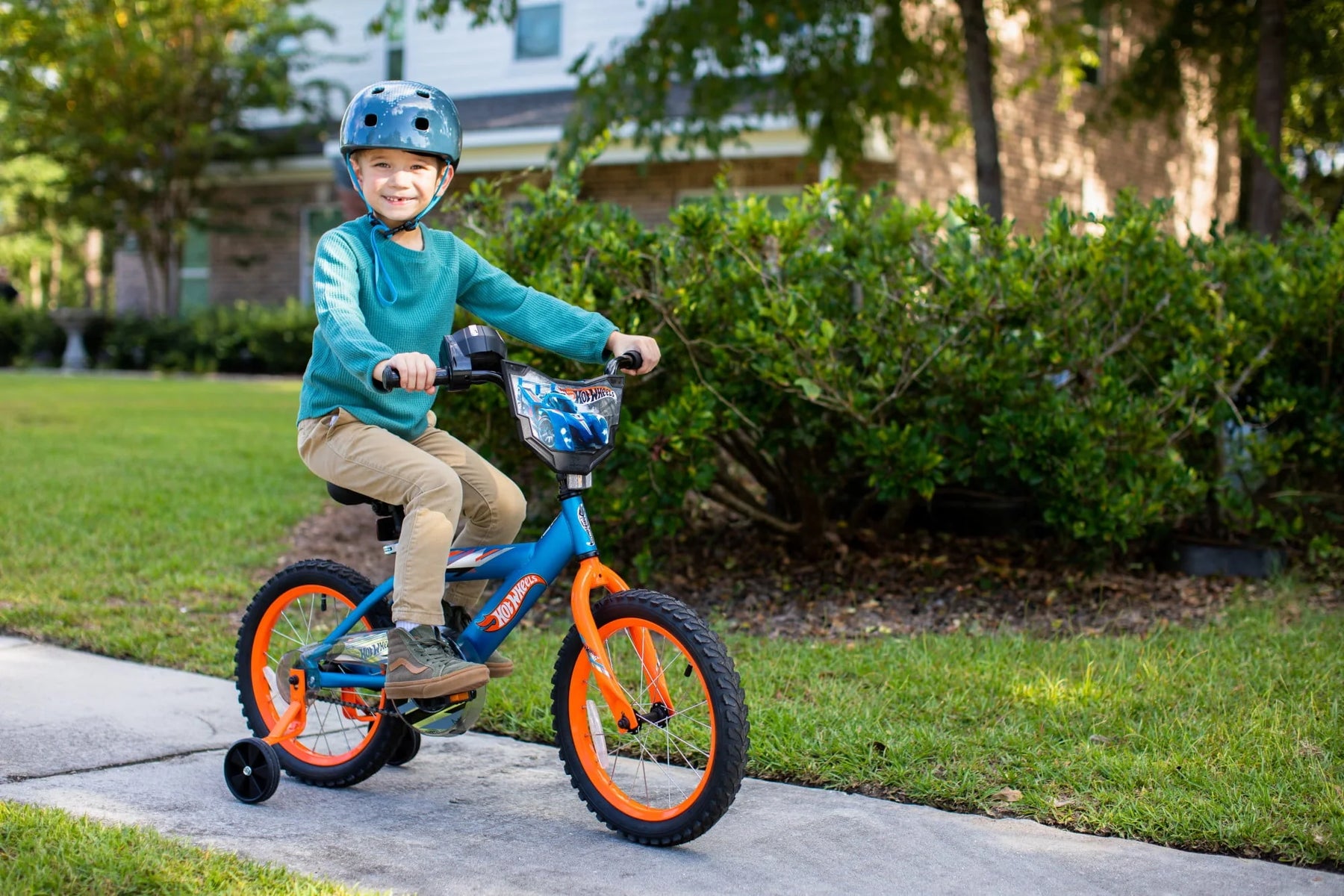Dynacraft Hot Wheels 16 - Inch Boys Bike for Age 6 - 10 Years - Product image 11